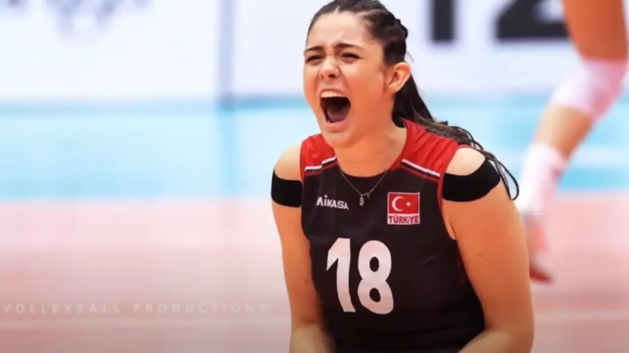 Zehra Günes | Beautiful and Talented Volleyball Player